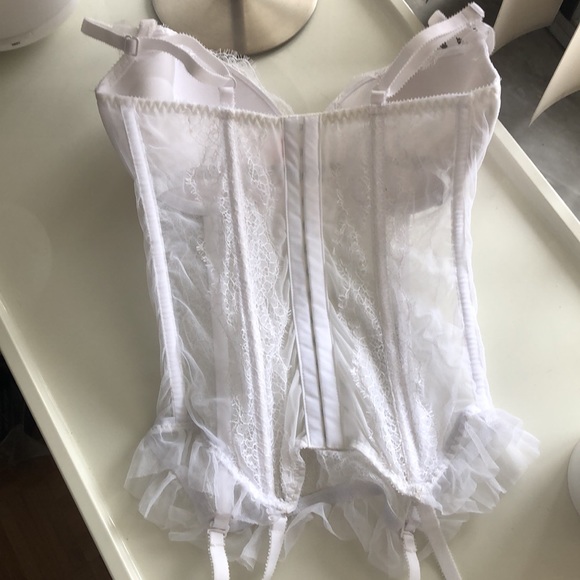 Victoria’s Secret white lace corset 💋 - Picture 4 of 6